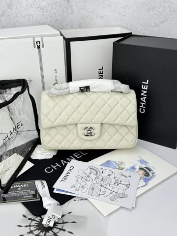 Chanel Milk Silver (з косметичкою)
