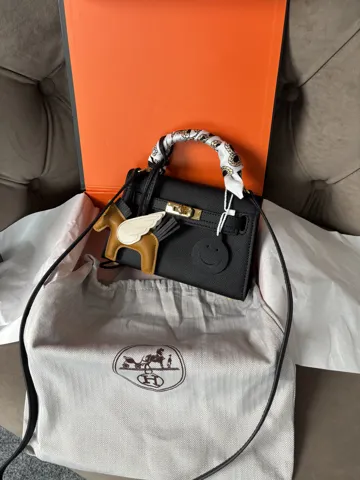 Hermès Kelly Mini 19 Bag in Black Epsom Leather with Gold Hardware