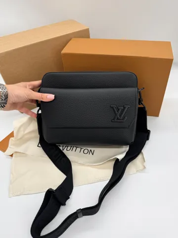 Louis Vuitton Boarding Messenger