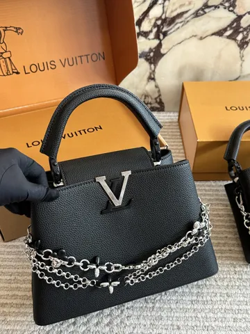 Louis Vuitton Capucines BB Black
