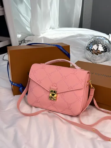 Louis Vuitton Pochette Metis Pink / Gold
