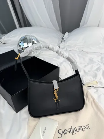 Saint Laurent Le 5 а 7 Hobo Bag Black / Gold