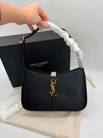 Saint Laurent Le 5 а 7 Hobo Bag Black / Gold