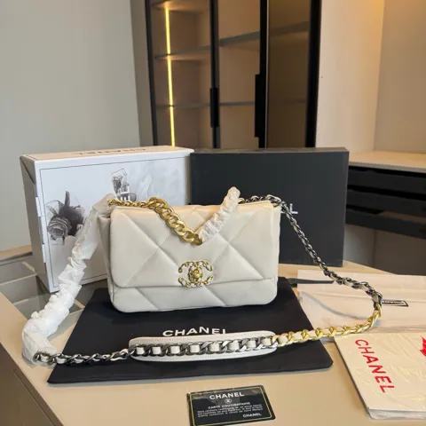Chanel 19 Flap Bag White / Gold