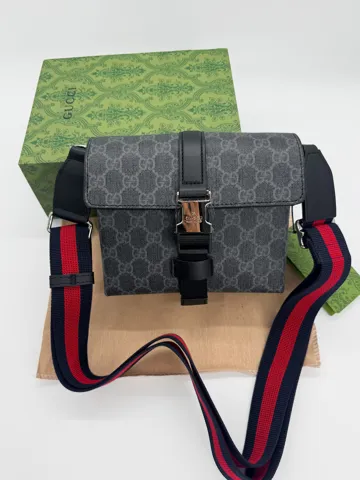 Gucci Messenger Bag GG Supreme