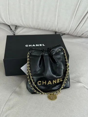 Chanel 20 black