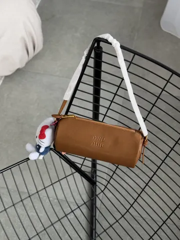Nappa leather pouch oak